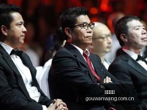 大马丁赛后,徒步离场,球迷热情互,狗万官网,体育赛事平台,足球赛事资讯,篮球赛事信息,赛事数据